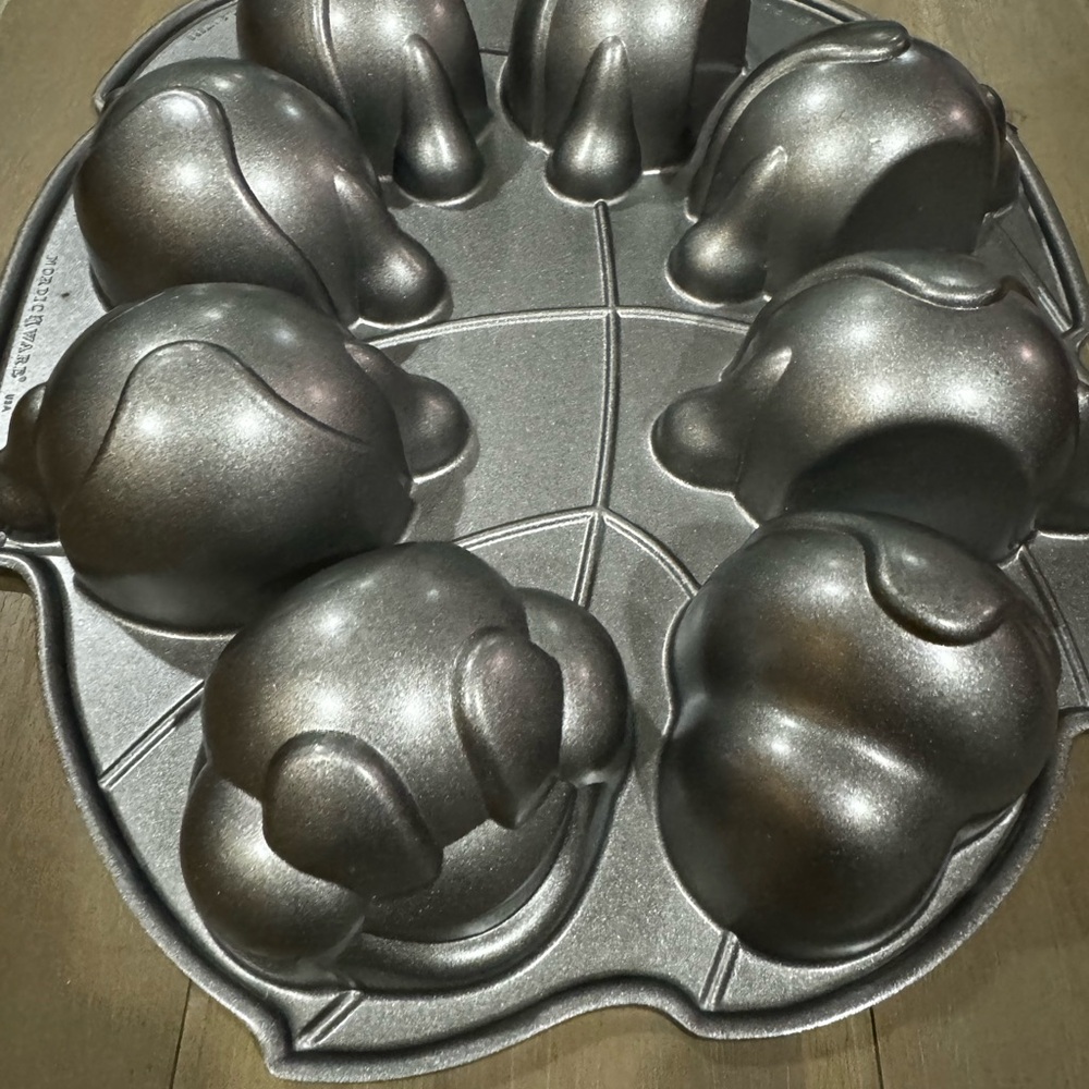 New Nordic Ware Caterpillar Mini Cakelet Shaped Cake Pan.